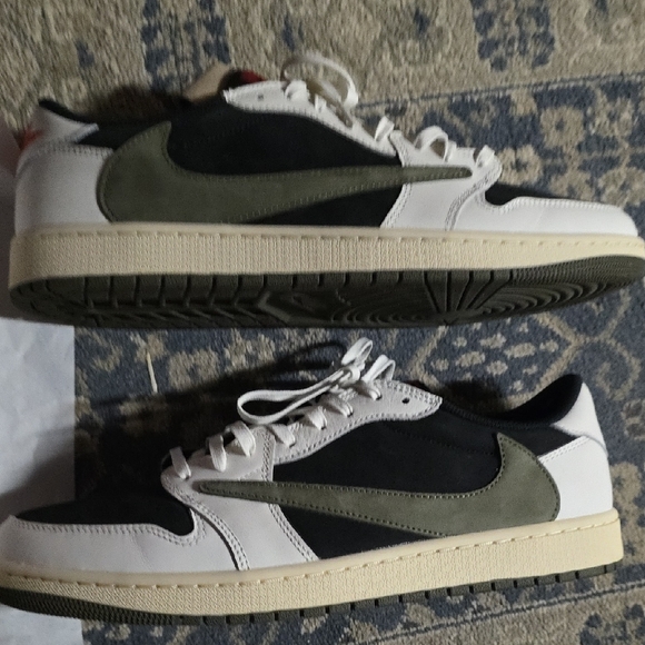 Nike Black and Olive Sneakers - Picture 1 of 8